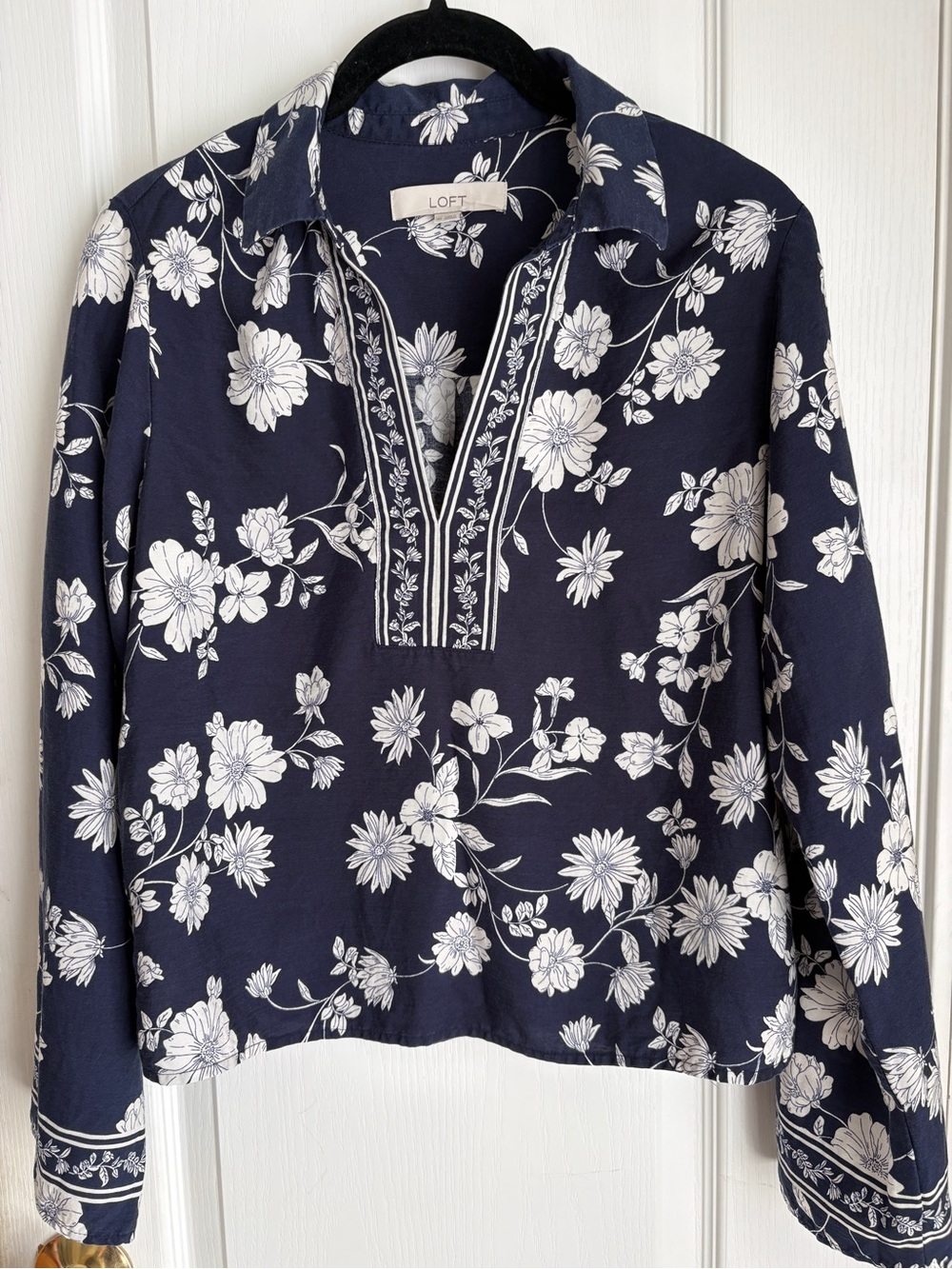 Loft Navy and White Floral V-Neck Long Sleeve Blouse Size XS